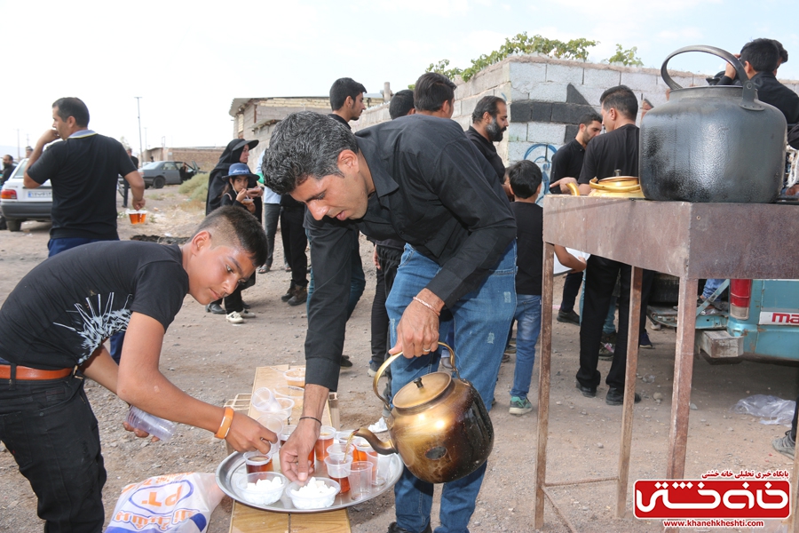 پیاده روی اربعین حسینی با حضور کاروان رهپویان کربلا در رفسنجان صبح امروز همراه با راهپیمایان سراسر کشور 