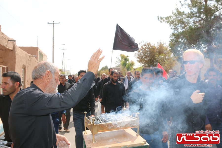 پیاده روی اربعین حسینی با حضور کاروان رهپویان کربلا در رفسنجان صبح امروز همراه با راهپیمایان سراسر کشور 