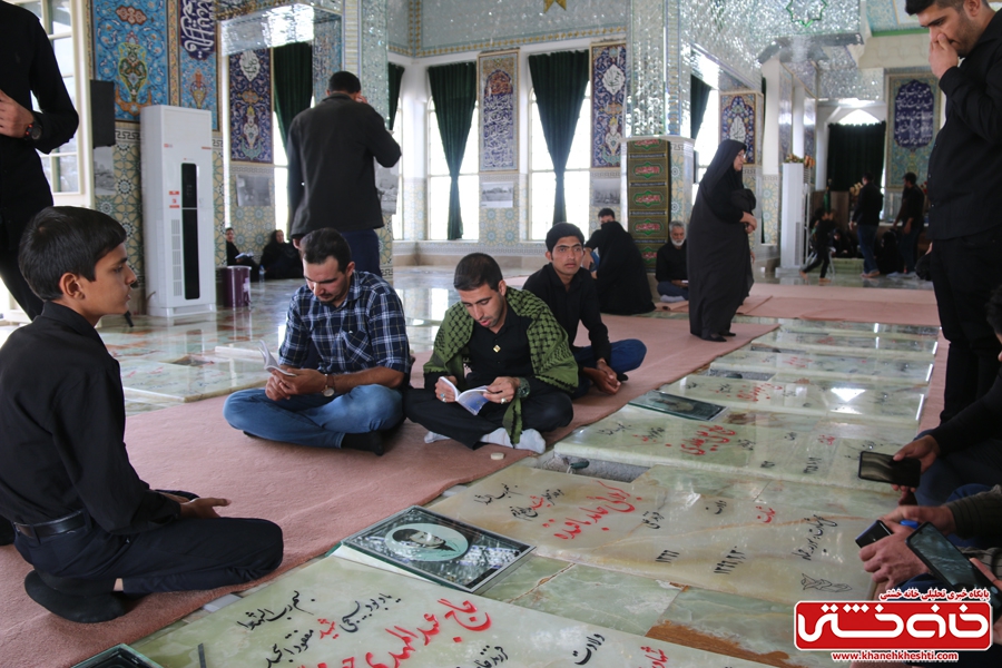 حضور مردم شرکت کننده در پیاده روی اربعین حسینی در گلزار شهدای لاهیجان رفسنجان