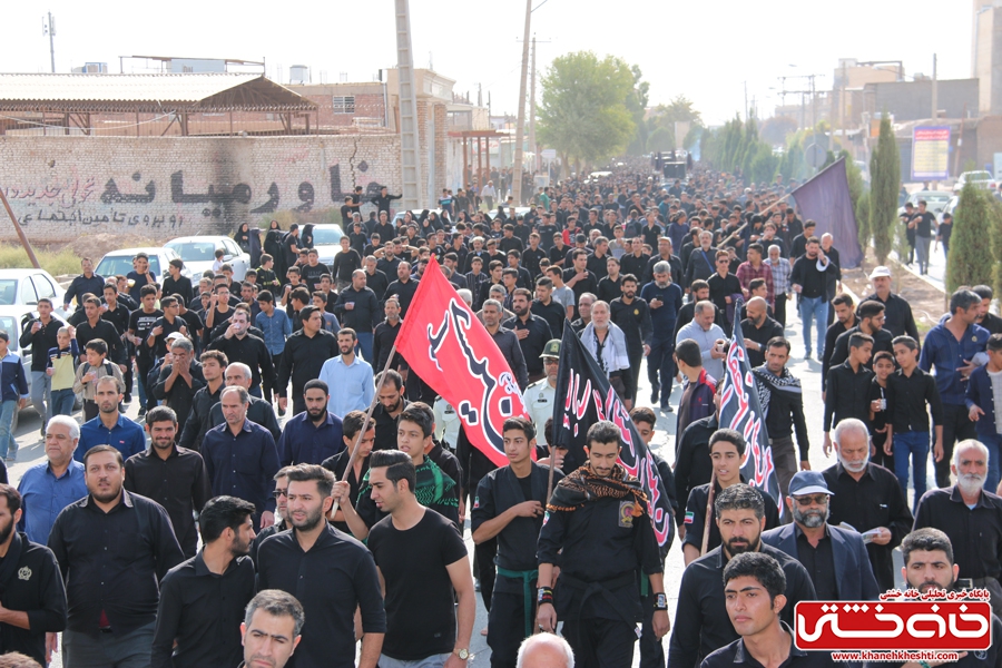 پیاده روی اربعین حسینی با حضور کاروان رهپویان کربلا در رفسنجان صبح امروز همراه با راهپیمایان سراسر کشور 