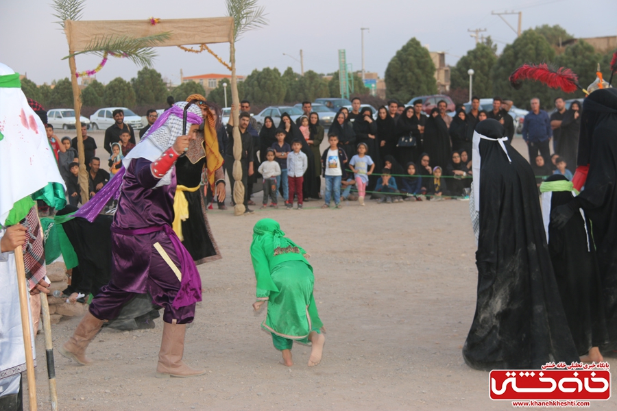 اجرای تعزیه بازار شام توسط گروه تعزیه خوانی آل طه رفسنجان در مصلی بزرگ امام خامنه ای رفسنجان