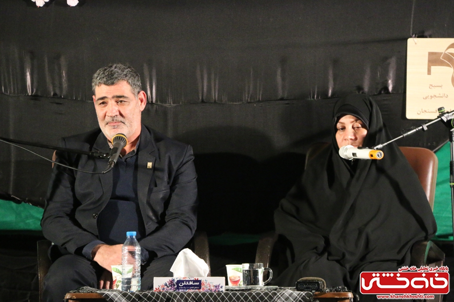 پدر و مادر شهید مجید قربانخانی(حر مدافعان حرم) در یادواره شهدای دانشگاه آزاد #رفسنجان
