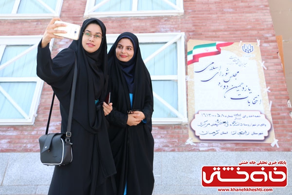سلفی های حضور در رفسنجان/ گزارش تصویری 