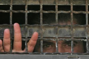زندانی ۳۰۰ فلسطینی بدون اتهام