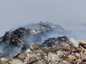 از دفن غیر اصولی زباله های عفونی و خانگی تا آتش زدن آنها در رفسنجان
