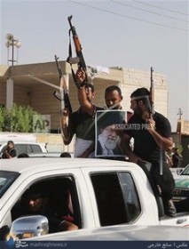 تصاویر/ عکس امام و رهبری در دستان شیعیان عراق