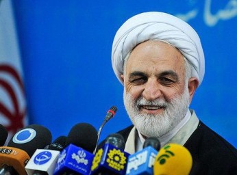 کسی که امروز گروههای تروریستی را به عقب می نشاند سردار سلیمانی است/او افتخار اسلام است