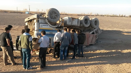 واژگونی کامیون ۵ کشته و مجروح برجای گذاشت + عکس