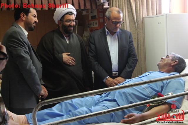 مسئولین از بیماران بیمارستان علی بن ابیطالب (ع) رفسنجان عیادت و دلجویی کردند + عکس