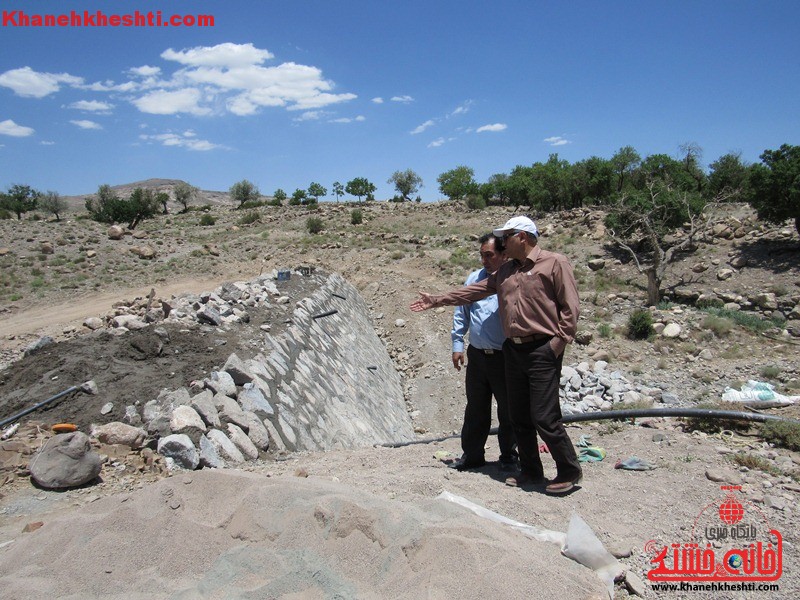 احداث بند سنگ و سیمان حوزه آبخیز در بهاروئیه راویز رفسنجان