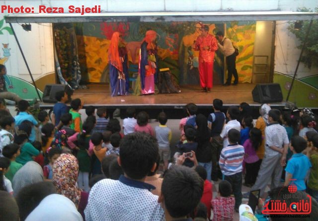 تصاویر حضور تریلی سیار تئاتر در بوستان جوان رفسنجان