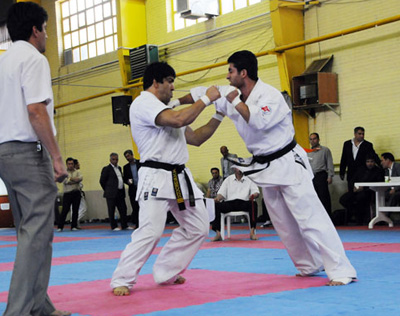 درخشش ۱۳ کاراته کار هرمزآبادی در مسابقات قهرمانی استان