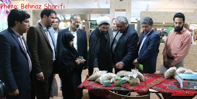 تصاویر بازدید مسئولین از غرفه های فرهنگی رفسنجان در سایت نمایشگاهی برج میلاد
