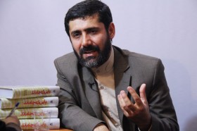 نویسنده کتاب "پایی که جا ماند"