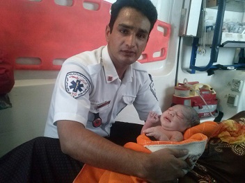 نوزاد پسر در آمبولانس چشم به جهان گشود