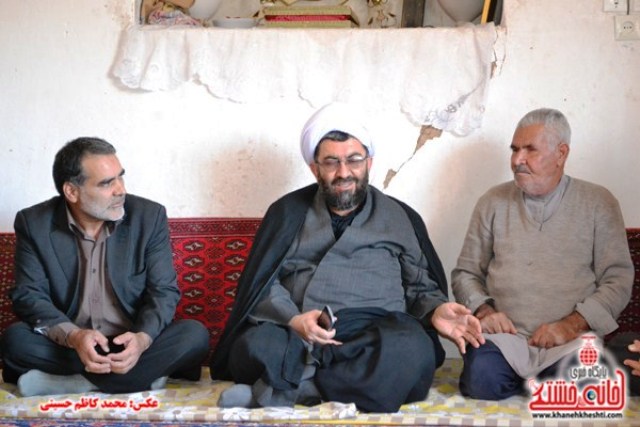 دیدار مسئولین رفسنجان با خانواده شهیدی که تاریخ شهادتش را از قبل تعیین کرده بود