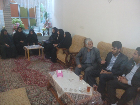 دیدار جمعی از دانشجویان موسسه آموزش عالی مفاخر رفسنجان با خانواده شهید اسماعیلی / تصاویر