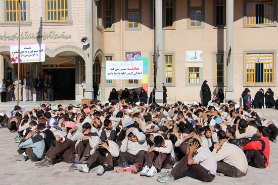گزارش تصویری اجرای مانور زلزله در مدرسه صاحب الزمان(عج) رفسنجان