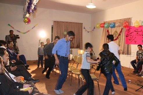 تصاویر / شادی دانش آموزان  پرورشگاه شبانه روزی پسرانه معین زاده در جشن تولدشان