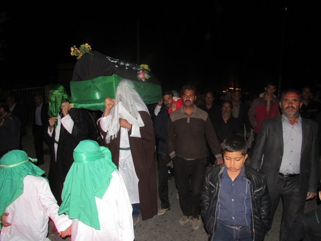تصاویر / مراسم نمادین تشییع حضرت زهرا (س) در محله صادقیون رفسنجان
