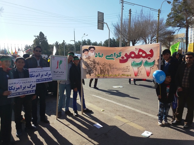 تصاویر/ حضور دانش آموزان دبیرستان پسرانه غیر دولتی درخشان در راهپیمایی ۲۲ بهمن