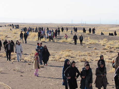 مراسم ریگ نوردی خانوادگی و غرس نهال در رفسنجان برگزار شد / عکس