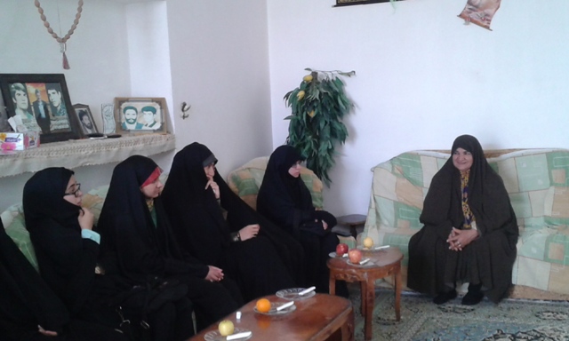 دیدار خواهران اتحادیه انجمن اسلامی دانش آموزان رفسنجان با مادر شهیدان خدادادی