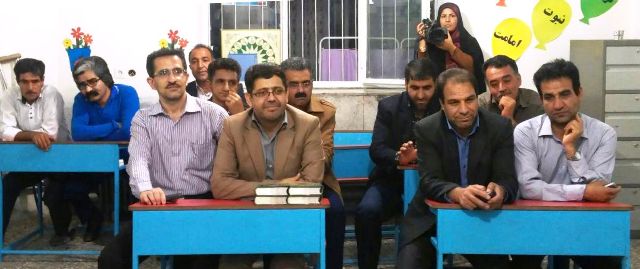 دیدار دانش آموزان با معلم خود در رفسنجان پس از ۳۶ سال + عکس