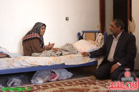 شهردار رفسنجان با خانواده شهیدان عباس آبادی دیدار کرد