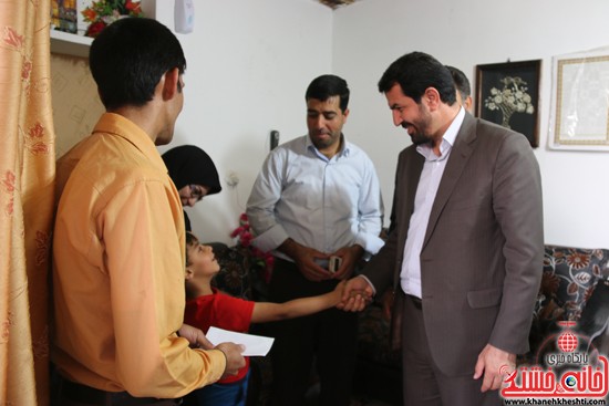 دیدار فرماندار و رئیس کمیته امداد با خانواده های مددجویان کمیته امداد شهرستان رفسنجان
