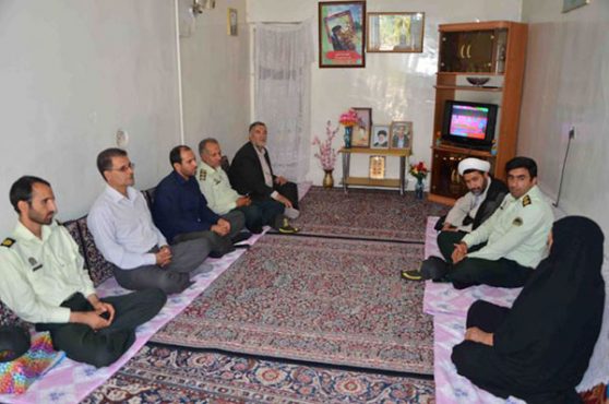 دیدار پرسنل نیروی انتظامی رفسنجان با خانواده شهداء / عکس