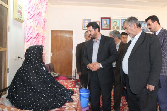 دیدار فرماندار رفسنجان با خانواده شهیدان حسینی در روستای لاهیجان