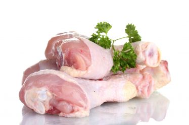 قیمت پایین تر مرغ در رفسنجان به سبب وجود زنجیره کامل تولید / مرغ گرانتر نمی شود