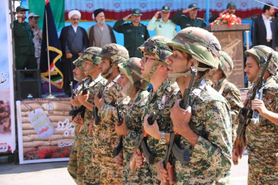 نمایش قدرت نیروهای مسلح رفسنجان در آغازین روز از هفته دفاع مقدس / تصاویر