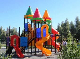 تجهیز شش بوستان شهر رفسنجان به وسایل بازی ویژه کودکان و نوجوانان