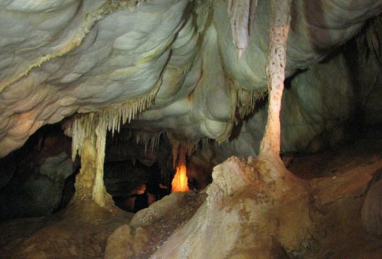 تصاویر دیدنی از درون غار میرزای رفسنجان