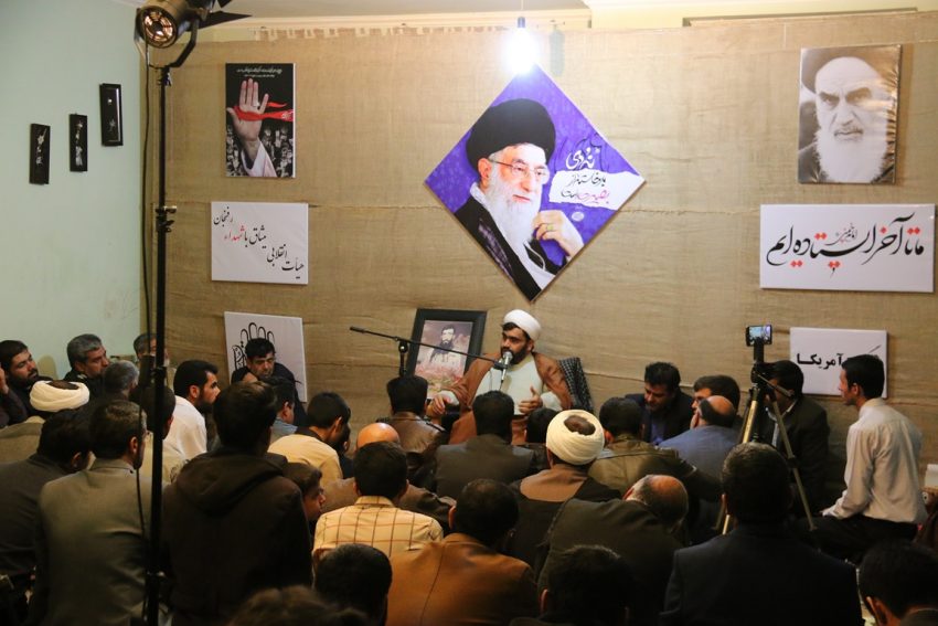 مراسم گرامیداشت یوم الله حماسه ۹ دی به یاد شهید غلامرضا آخوندی در منزل جانباز حاج عباس اسماعیلی در رفسنجان
