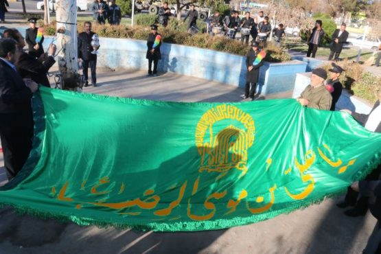 تعویض پرچم امام رضا(ع) در میدان قدس رفسنجان / تصاویر