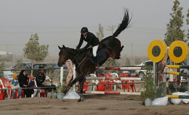 تصاویری زیبا از مسابقات پرش با اسب استان در رفسنجان + اسامی برترینها