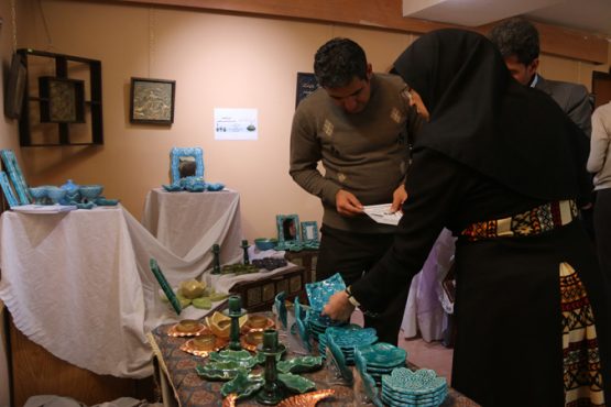نمایشگاه گروهی توانمندی های بانوان در رفسنجان گشایش یافت / عکس