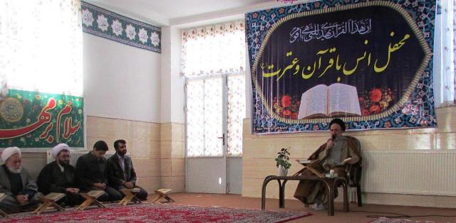 برپایی محفل انس با قرآن و عترت در مدرسه علمیه ریحانه النبی(س) رفسنجان