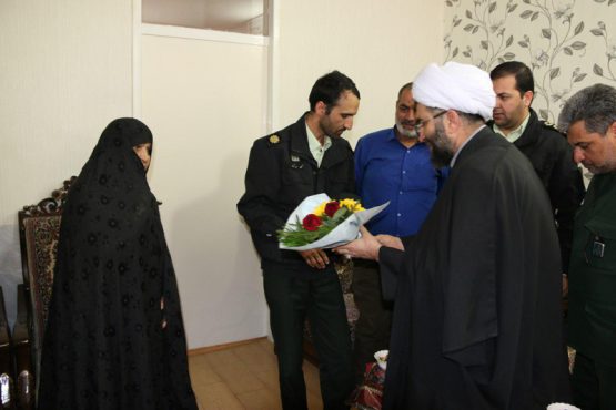 دیدار نوروزی مسئولین رفسنجان با خانواده های معظم شهدا / تصاویر