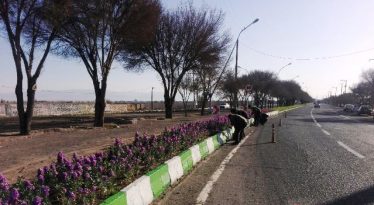 آغاز گل کاری و رنگ آمیزی مبلمان پارکها در رفسنجان
