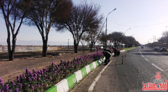 آغاز گل کاری و رنگ آمیزی مبلمان پارکها در رفسنجان
