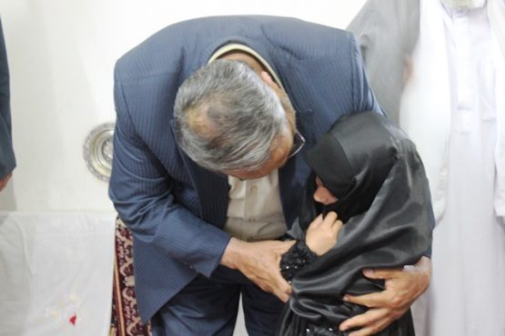 شهردار رفسنجان با خانواده شهید حامد بافنده دیدار کرد
