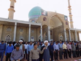 تصاویر/اقامه نماز عیدی فطر در حرم امامزاده سید جلال الدین اشرف