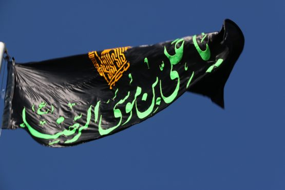 تعویض پرچم امام رضا(ع) در میدان قدس رفسنجان/تصاویر