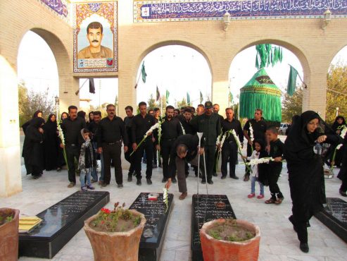 غبارروبی گلزار شهدا فردوسیه ازادگان و دهستان داوران / تصاویر • پایگاه اطلاع  رسانی خانه خشتی رفسنجان