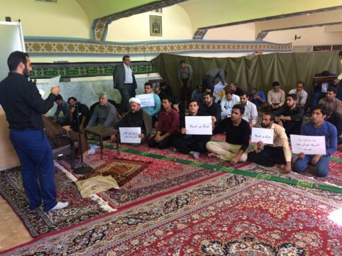 تجمع دانشجویان دانشگاه آزاد اسلامی رفسنجان در اعتراض به سخنان سخیف ترامپ / عکس