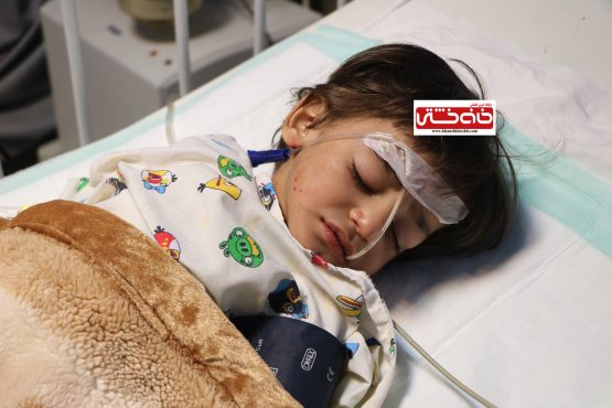 کودک آزاری دیگری در رفسنجان / ابوالفضل دو ساله از ضربه دست ناپدری در آستانه مرگ قرار گرفت + عکس